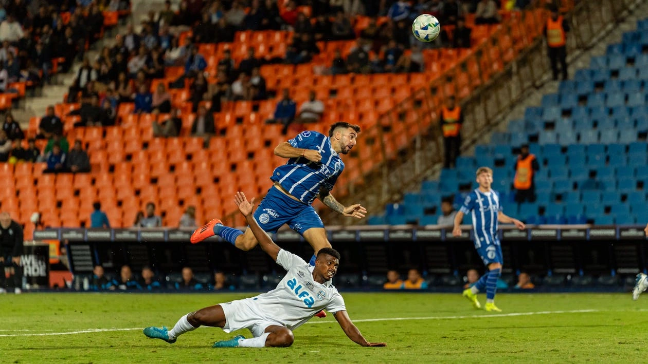 足球运动员进球庆祝 - 欧洲杯精彩瞬间